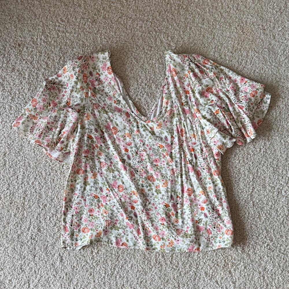 Chic Floral V-Neck Blouse